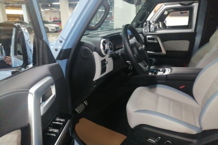 Used BAIC Off-Road BJ40 2023 2.0T Automatic Four-Wheel Drive Urban Hunter Edition Chivalrous Type Driver Seat