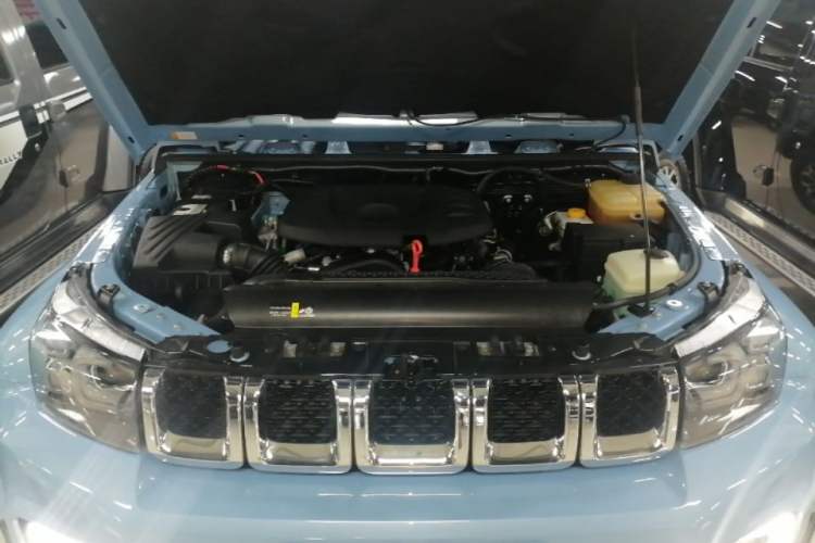 Used BAIC Off-Road BJ40 2023 2.0T Automatic Four-Wheel Drive Urban Hunter Edition Chivalrous Type Engine Bay
