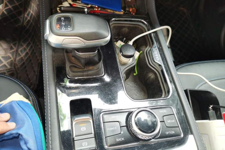 Used BAIC Off-Road BJ40 2023 2.0T Automatic Four-Wheel Drive Urban Hunter Edition Chivalrous Type Gear Lever