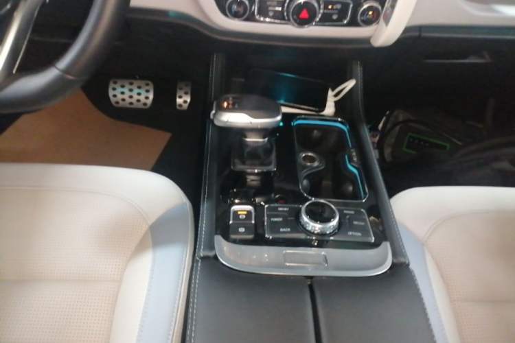 Used BAIC Off-Road BJ40 2023 2.0T Automatic Four-Wheel Drive Urban Hunter Edition Chivalrous Type Gear Lever