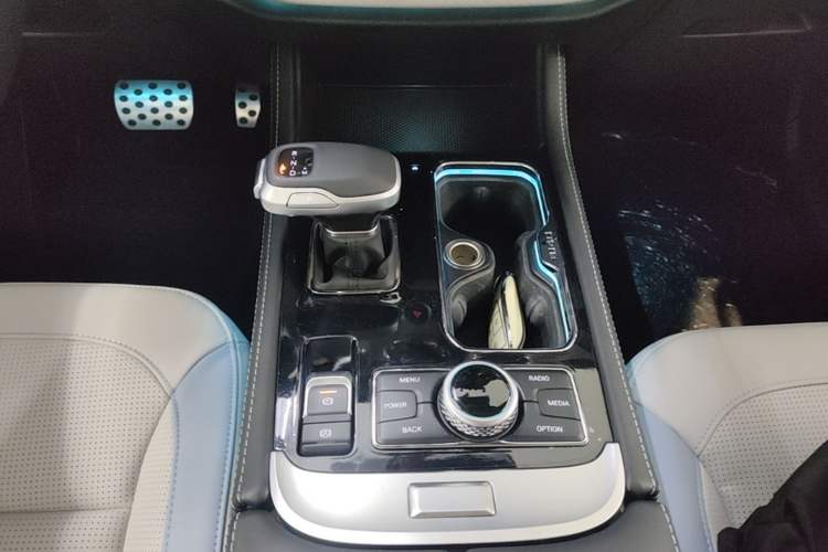 Used BAIC Off-Road BJ40 2023 2.0T Automatic Four-Wheel Drive Urban Hunter Edition Chivalrous Type Gear Lever