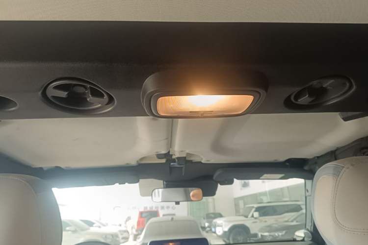 Used BAIC Off-Road BJ40 2023 2.0T Automatic Four-Wheel Drive Urban Hunter Edition Chivalrous Type Headliner