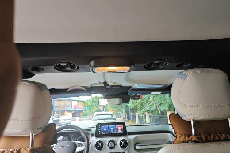 Used BAIC Off-Road BJ40 2023 2.0D Automatic Four-Wheel Drive Blade Hero Edition Adventurer Type Headliner