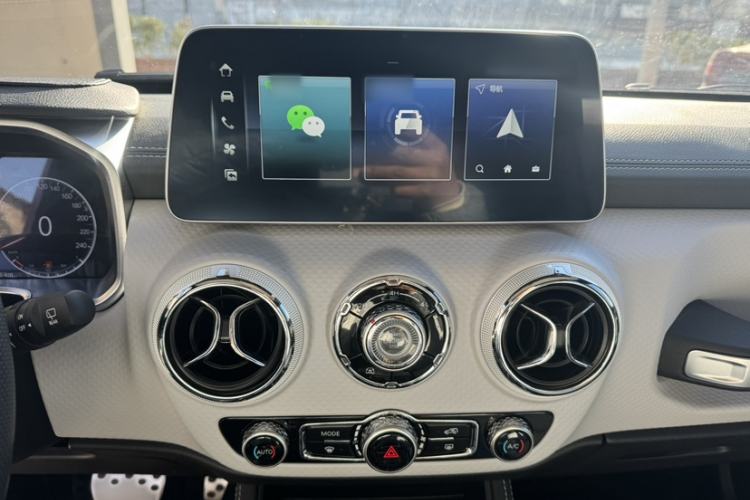 Used BAIC Off-Road BJ40 2023 2.0T Automatic Four-Wheel Drive Urban Hunter Edition Prestige Version Interior 10