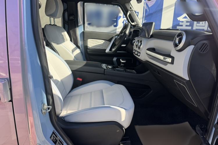 Used BAIC Off-Road BJ40 2023 2.0T Automatic Four-Wheel Drive Urban Hunter Edition Prestige Version Interior 11