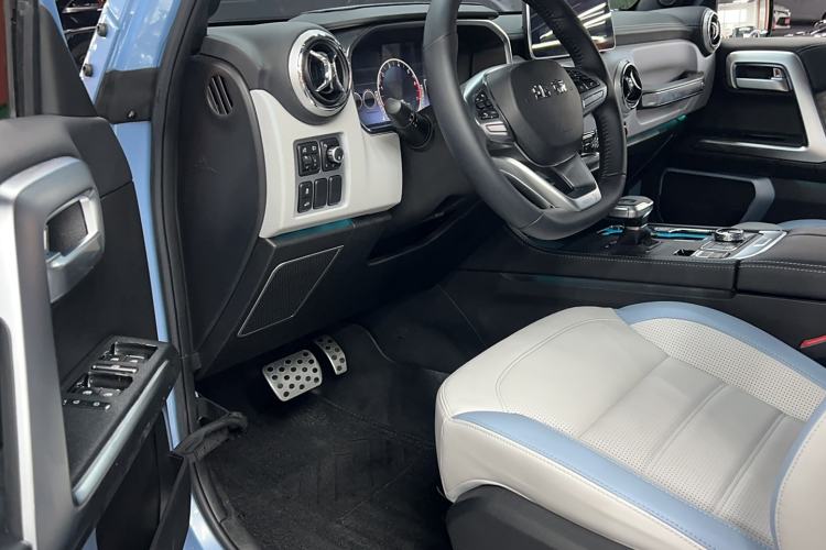 Used BAIC Off-Road BJ40 2023 2.0T Automatic Four-Wheel Drive Urban Hunter Edition Chivalrous Type Interior 2
