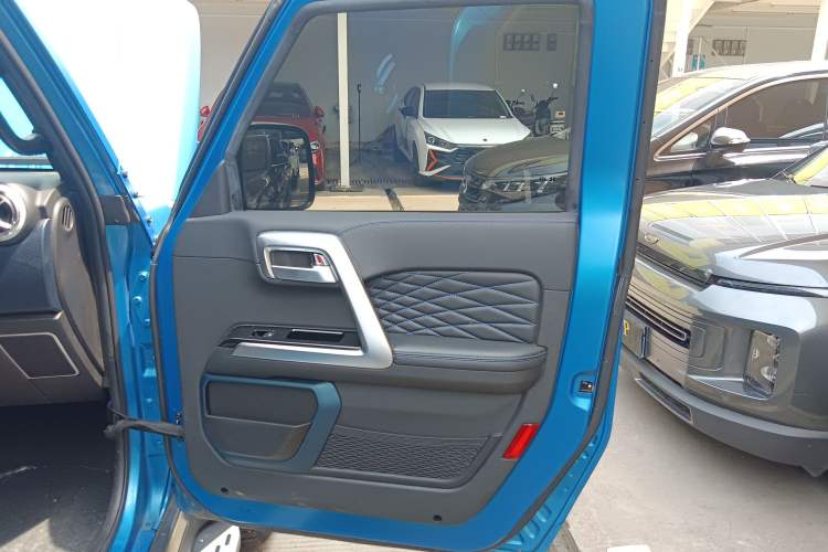 Used BAIC Off-Road BJ40 2023 2.0D Automatic Four-Wheel Drive Blade Hero Edition Adventurer Type Interior 5