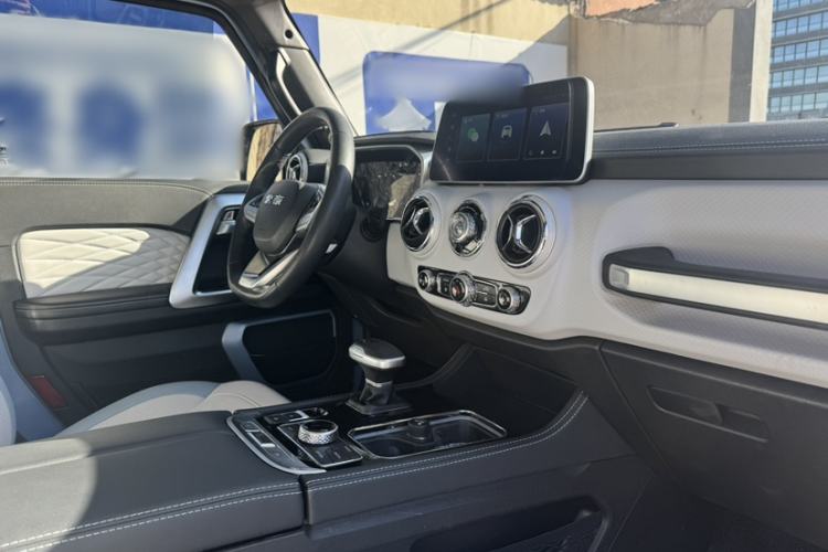 Used BAIC Off-Road BJ40 2023 2.0T Automatic Four-Wheel Drive Urban Hunter Edition Prestige Version Interior 5
