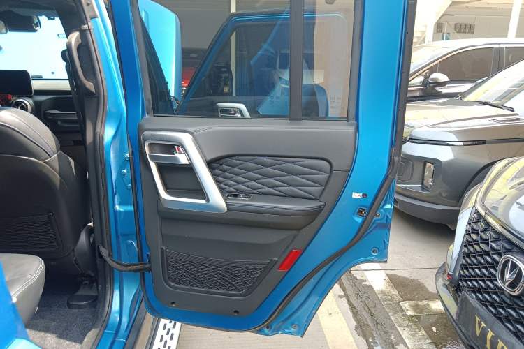 Used BAIC Off-Road BJ40 2023 2.0D Automatic Four-Wheel Drive Blade Hero Edition Adventurer Type Interior 6