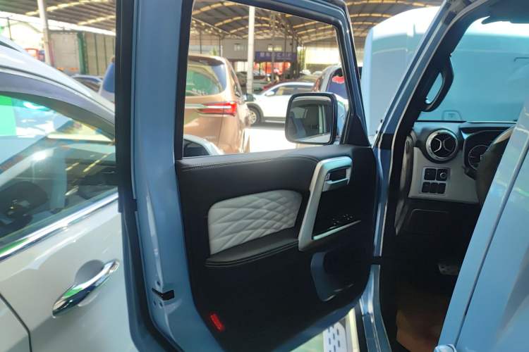 Used BAIC Off-Road BJ40 2023 2.0T Automatic Four-Wheel Drive Urban Hunter Edition Chivalrous Type Left Front Door Interior