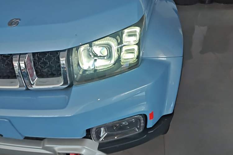 Used BAIC Off-Road BJ40 2023 2.0T Automatic Four-Wheel Drive Urban Hunter Edition Chivalrous Type Left Front Headlight