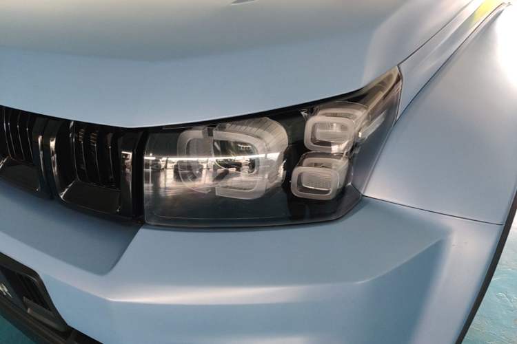Used BAIC Off-Road BJ40 2023 2.0D Automatic Four-Wheel Drive Blade Hero Edition Adventurer Type Left Front Headlight