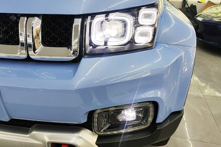 Used BAIC Off-Road BJ40 2023 2.0T Automatic Four-Wheel Drive Urban Hunter Edition Chivalrous Type Left Front Headlight
