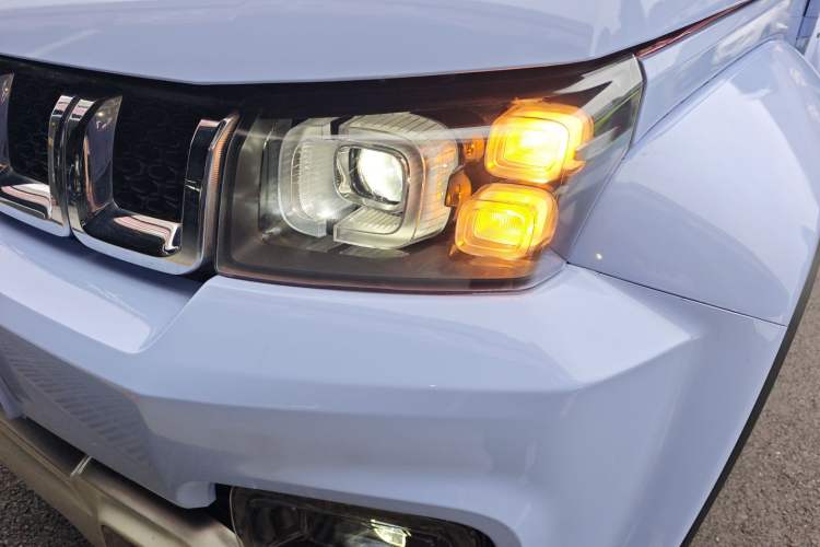 Used BAIC Off-Road BJ40 2023 2.0T Automatic Four-Wheel Drive Urban Hunter Edition Chivalrous Type Left Front Headlight