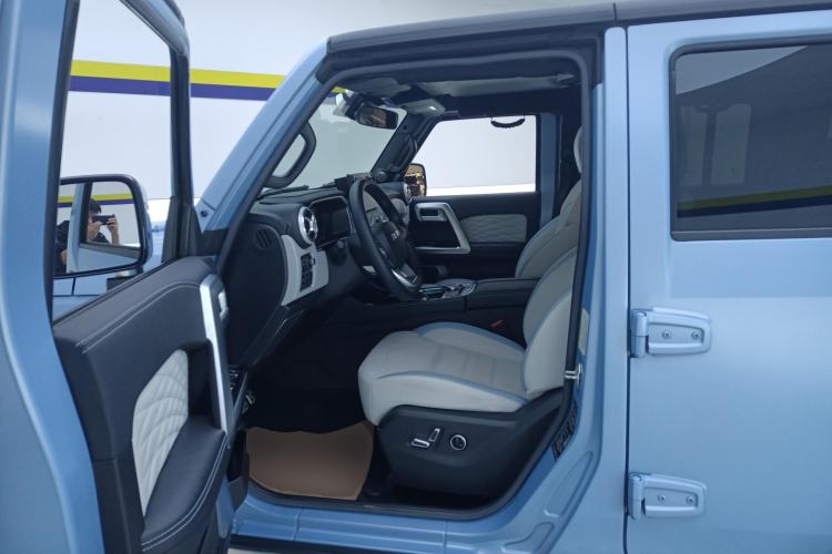 Used BAIC Off-Road BJ40 2023 2.0D Automatic Four-Wheel Drive Blade Hero Edition Adventurer Type Left Front Seat