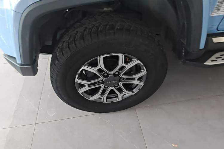 Used BAIC Off-Road BJ40 2023 2.0T Automatic Four-Wheel Drive Urban Hunter Edition Chivalrous Type Left Front Wheel Hub