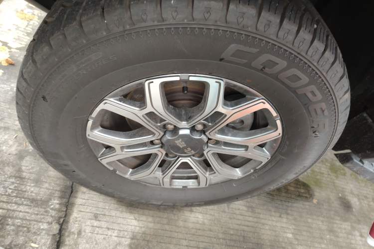 Used BAIC Off-Road BJ40 2023 2.0T Automatic Four-Wheel Drive Urban Hunter Edition Chivalrous Type Left Front Wheel Hub
