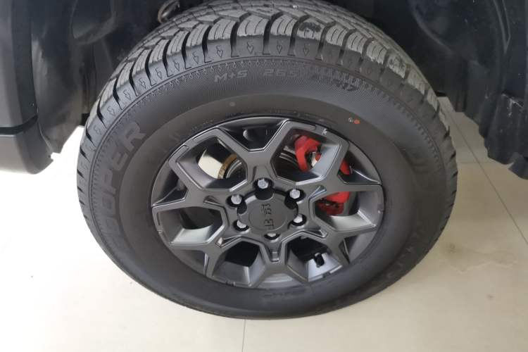 Used BAIC Off-Road BJ40 2023 2.0D Automatic Four-Wheel Drive Blade Hero Edition Adventurer Type Left Front Wheel Hub