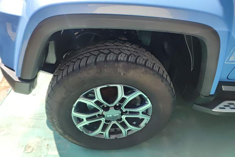 Used BAIC Off-Road BJ40 2023 2.0T Automatic Four-Wheel Drive Urban Hunter Edition Chivalrous Type Left Front Wheel Hub
