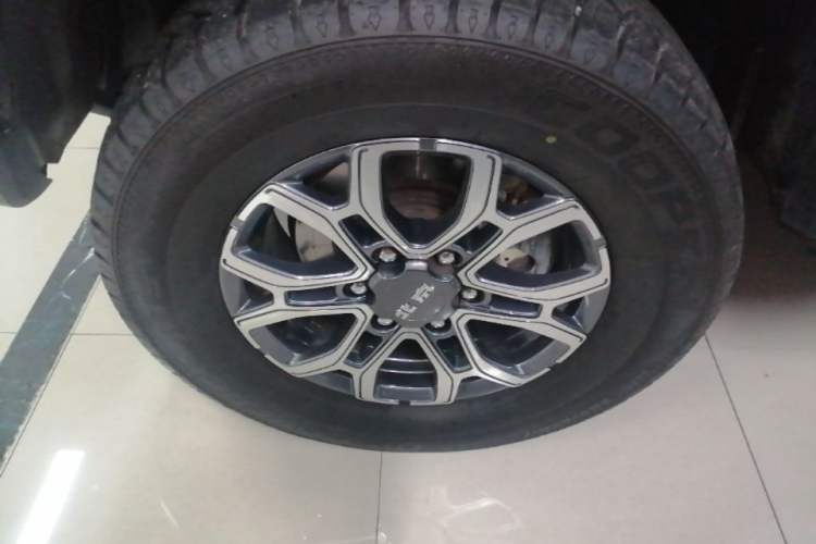 Used BAIC Off-Road BJ40 2023 2.0T Automatic Four-Wheel Drive Urban Hunter Edition Chivalrous Type Left Front Wheel Hub