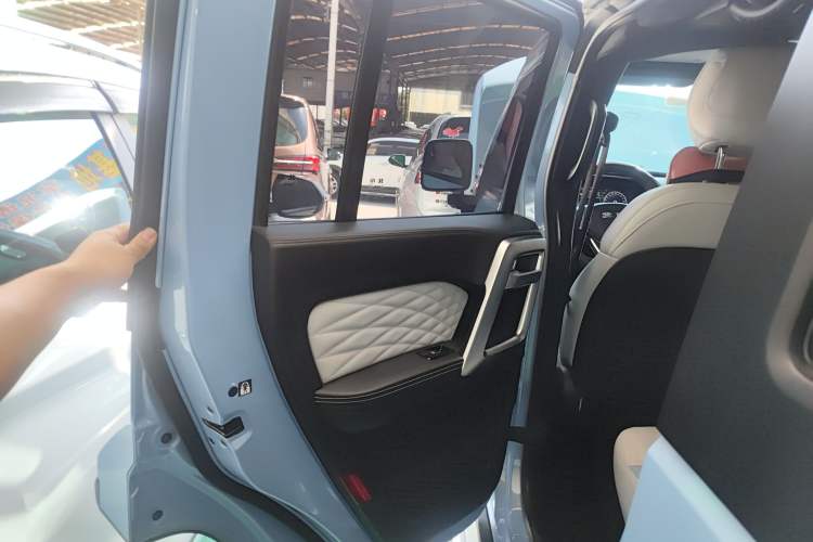 Used BAIC Off-Road BJ40 2023 2.0T Automatic Four-Wheel Drive Urban Hunter Edition Chivalrous Type Left Rear Door Interior