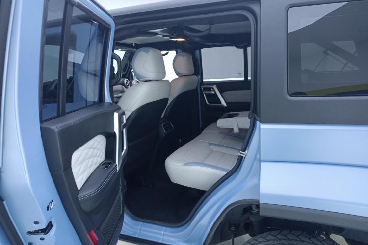 Used BAIC Off-Road BJ40 2023 2.0D Automatic Four-Wheel Drive Blade Hero Edition Adventurer Type Left Rear Seat
