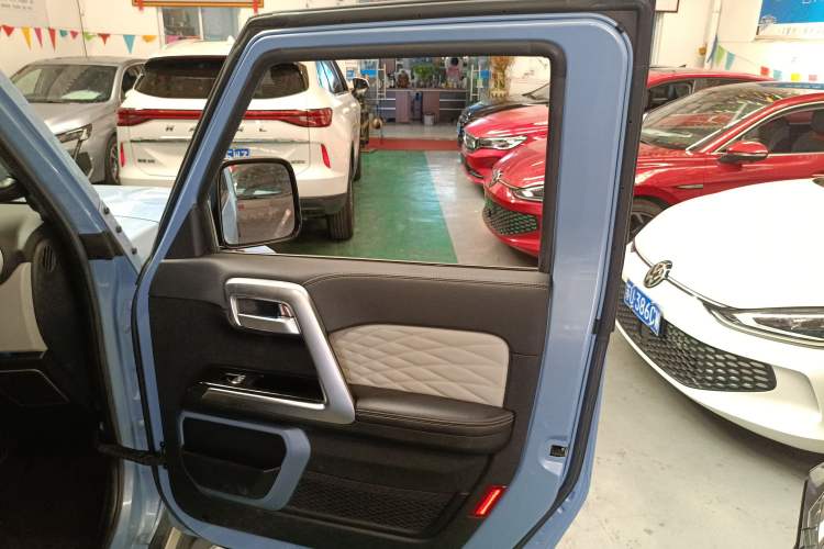 Used BAIC Off-Road BJ40 2023 2.0T Automatic Four-Wheel Drive Urban Hunter Edition Chivalrous Type Right Front Door Interior