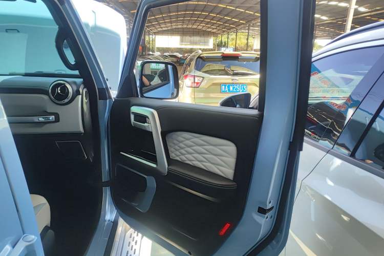 Used BAIC Off-Road BJ40 2023 2.0T Automatic Four-Wheel Drive Urban Hunter Edition Chivalrous Type Right Front Door Interior
