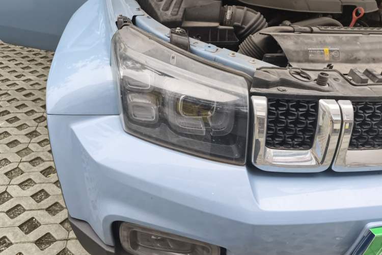 Used BAIC Off-Road BJ40 2023 2.0T Automatic Four-Wheel Drive Urban Hunter Edition Chivalrous Type Right Front Headlight