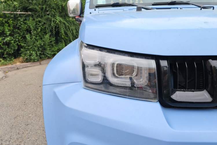Used BAIC Off-Road BJ40 2023 2.0D Automatic Four-Wheel Drive Blade Hero Edition Adventurer Type Right Front Headlight
