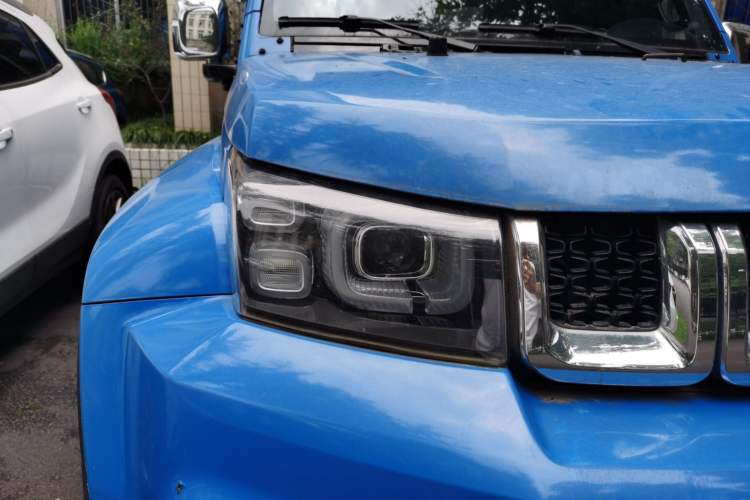 Used BAIC Off-Road BJ40 2023 2.0T Automatic Four-Wheel Drive Urban Hunter Edition Chivalrous Type Right Front Headlight