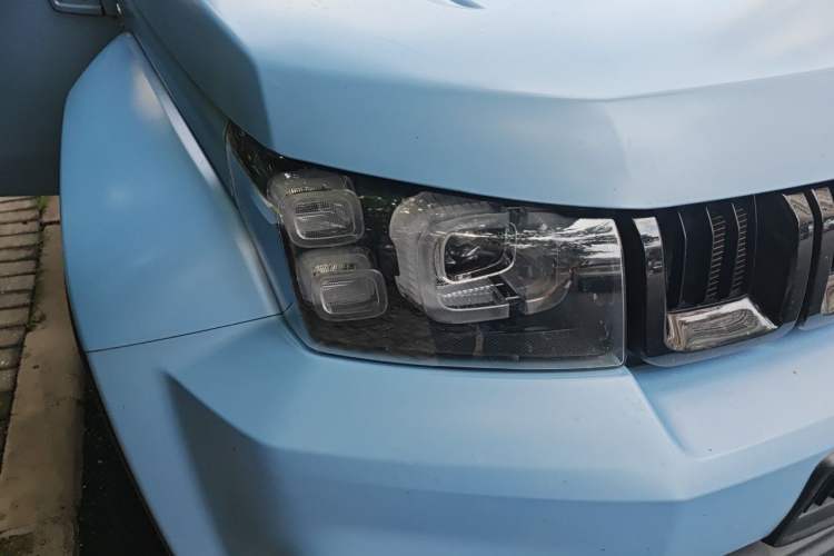 Used BAIC Off-Road BJ40 2023 2.0D Automatic Four-Wheel Drive Blade Hero Edition Adventurer Type Right Front Headlight