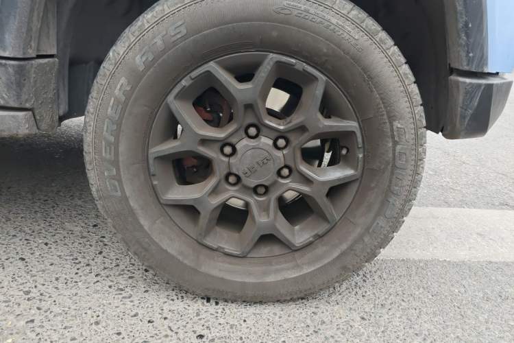 Used BAIC Off-Road BJ40 2023 2.0D Automatic Four-Wheel Drive Blade Hero Edition Adventurer Type Right Front Wheel Hub