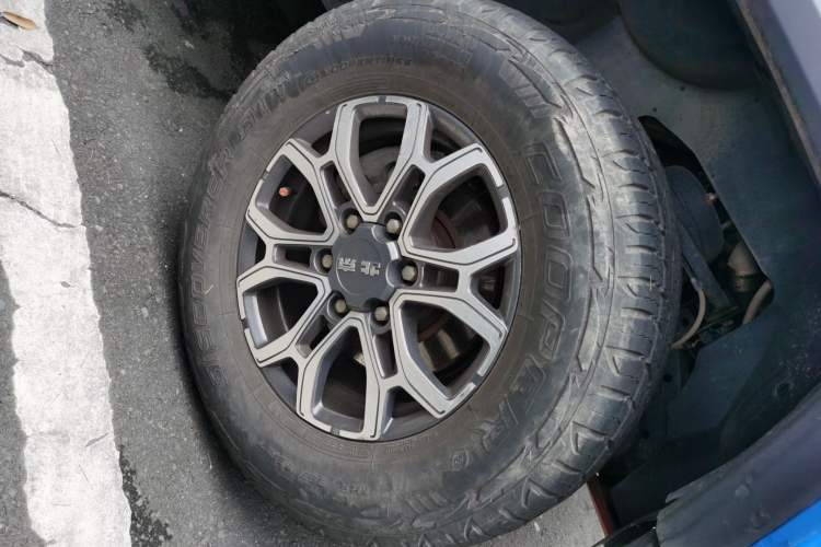 Used BAIC Off-Road BJ40 2023 2.0T Automatic Four-Wheel Drive Urban Hunter Edition Chivalrous Type Right Front Wheel Hub