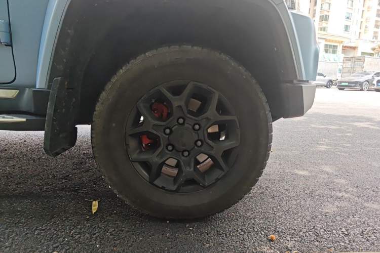 Used BAIC Off-Road BJ40 2023 2.0D Automatic Four-Wheel Drive Blade Hero Edition Adventurer Type Right Front Wheel Hub