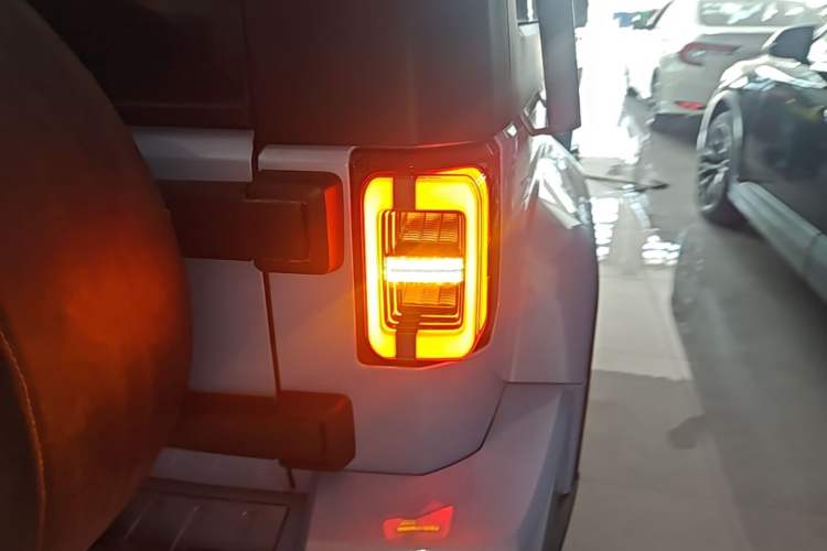 Used BAIC Off-Road BJ40 2023 2.0T Automatic Four-Wheel Drive Urban Hunter Edition Chivalrous Type Right Rear Taillight