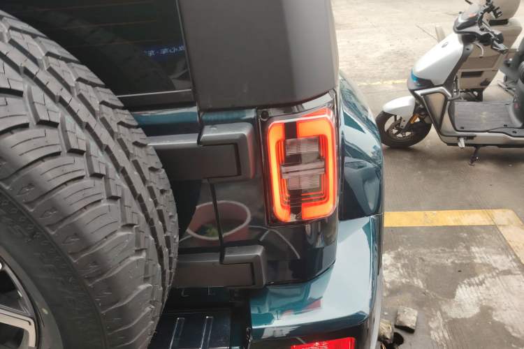 Used BAIC Off-Road BJ40 2023 2.0T Automatic Four-Wheel Drive Urban Hunter Edition Chivalrous Type Right Rear Taillight