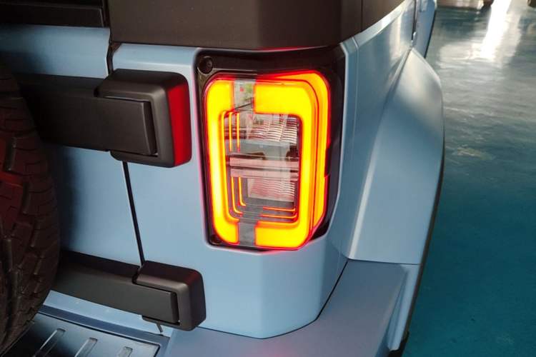 Used BAIC Off-Road BJ40 2023 2.0D Automatic Four-Wheel Drive Blade Hero Edition Adventurer Type Right Rear Taillight