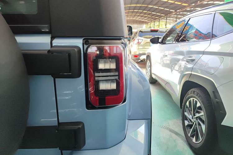 Used BAIC Off-Road BJ40 2023 2.0T Automatic Four-Wheel Drive Urban Hunter Edition Chivalrous Type Right Rear Taillight