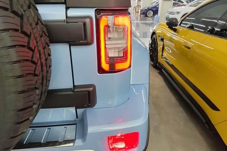 Used BAIC Off-Road BJ40 2023 2.0T Automatic Four-Wheel Drive Urban Hunter Edition Chivalrous Type Right Rear Taillight