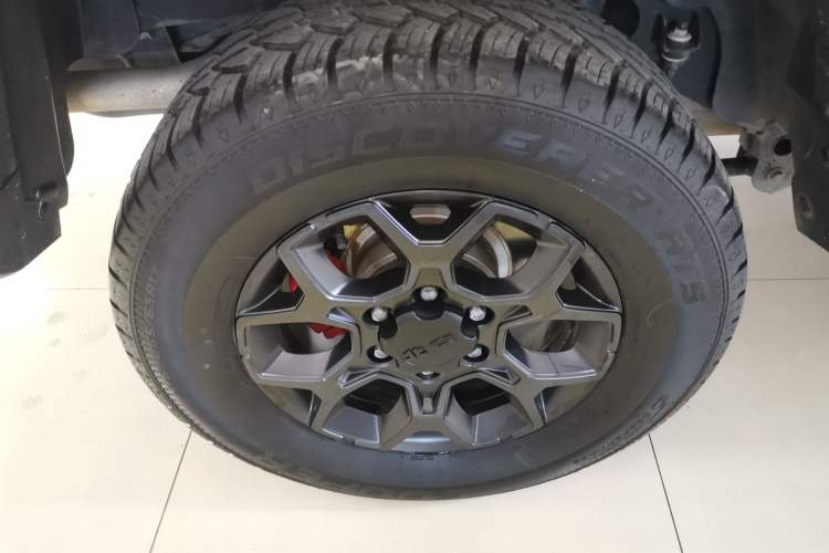 Used BAIC Off-Road BJ40 2023 2.0D Automatic Four-Wheel Drive Blade Hero Edition Adventurer Type Right Rear Wheel Hub