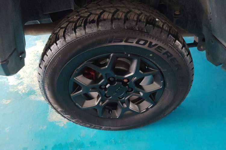Used BAIC Off-Road BJ40 2023 2.0D Automatic Four-Wheel Drive Blade Hero Edition Adventurer Type Right Rear Wheel Hub