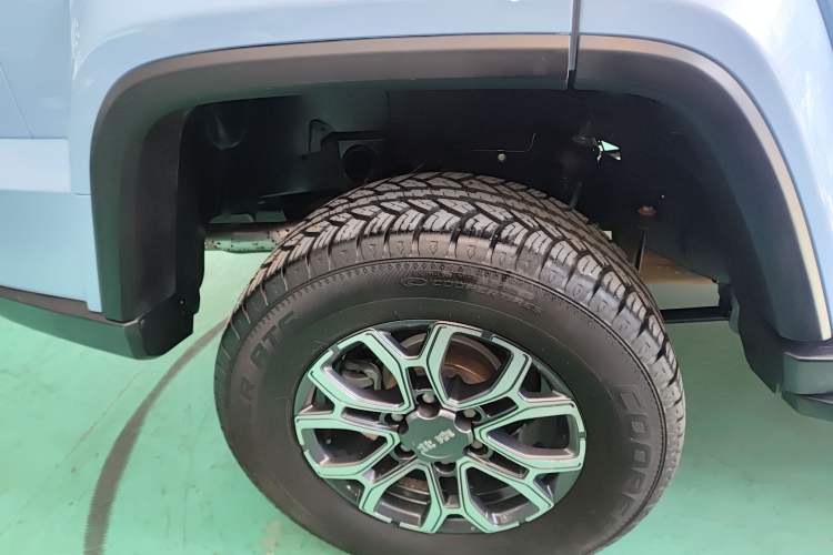 Used BAIC Off-Road BJ40 2023 2.0T Automatic Four-Wheel Drive Urban Hunter Edition Chivalrous Type Right Rear Wheel Hub