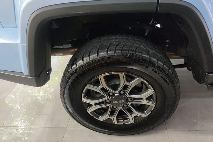 Used BAIC Off-Road BJ40 2023 2.0T Automatic Four-Wheel Drive Urban Hunter Edition Chivalrous Type Right Rear Wheel Hub
