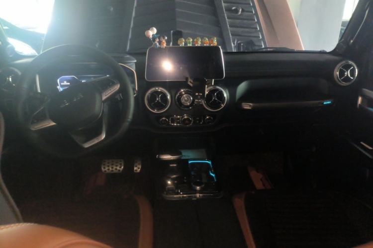 Used BAIC Off-Road BJ40 2023 2.0D Automatic Four-Wheel Drive Blade Hero Edition Adventurer Type Center Console
