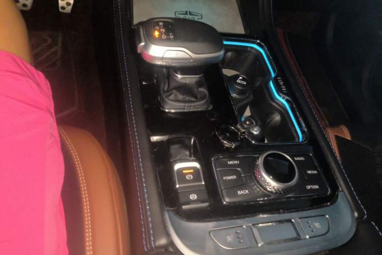 Used BAIC Off-Road BJ40 2023 2.0D Automatic Four-Wheel Drive Blade Hero Edition Adventurer Type Gear Lever
