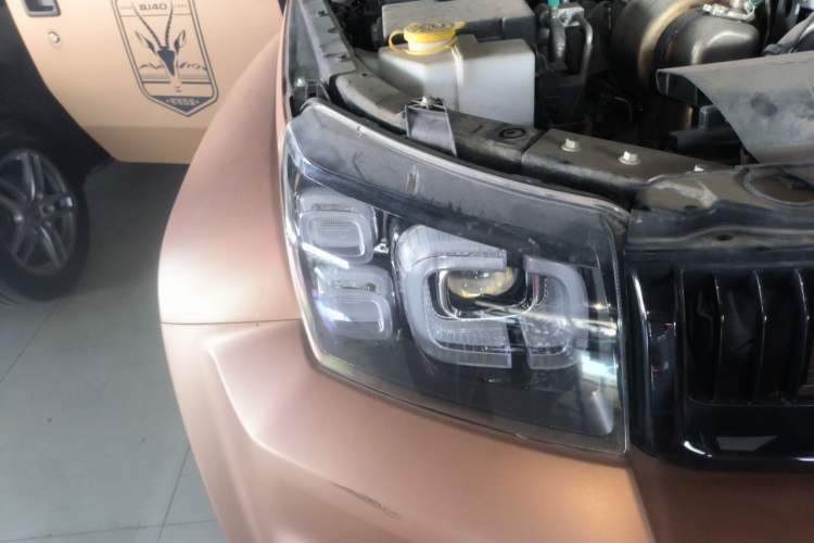 Used BAIC Off-Road BJ40 2023 2.0D Automatic Four-Wheel Drive Blade Hero Edition Adventurer Type Right Front Headlight