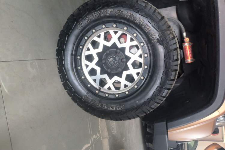 Used BAIC Off-Road BJ40 2023 2.0D Automatic Four-Wheel Drive Blade Hero Edition Adventurer Type Right Front Wheel Hub