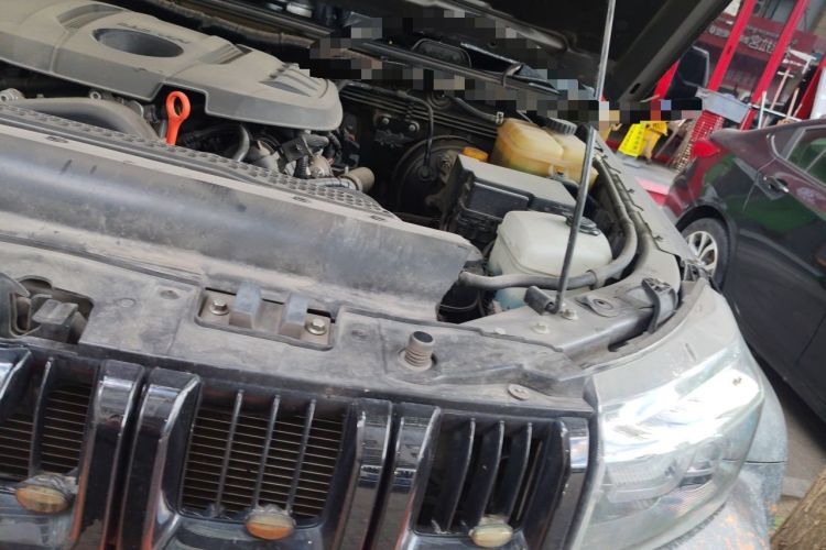 Used BAIC Off-Road BJ40 2023 2.0T Automatic Four-Wheel Drive Ring of the Tower Champion Edition Engine Bay Left