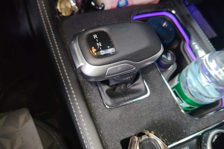 Used BAIC Off-Road BJ40 2023 2.0T Automatic Four-Wheel Drive Ring of the Tower Champion Edition Gear Lever